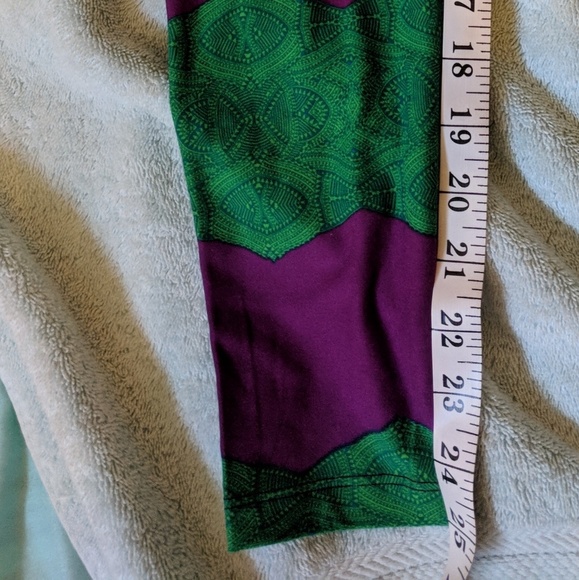 NWOT LULAROE LEAVES ONE SIZE LEGGINGS. - Picture 7 of 7
